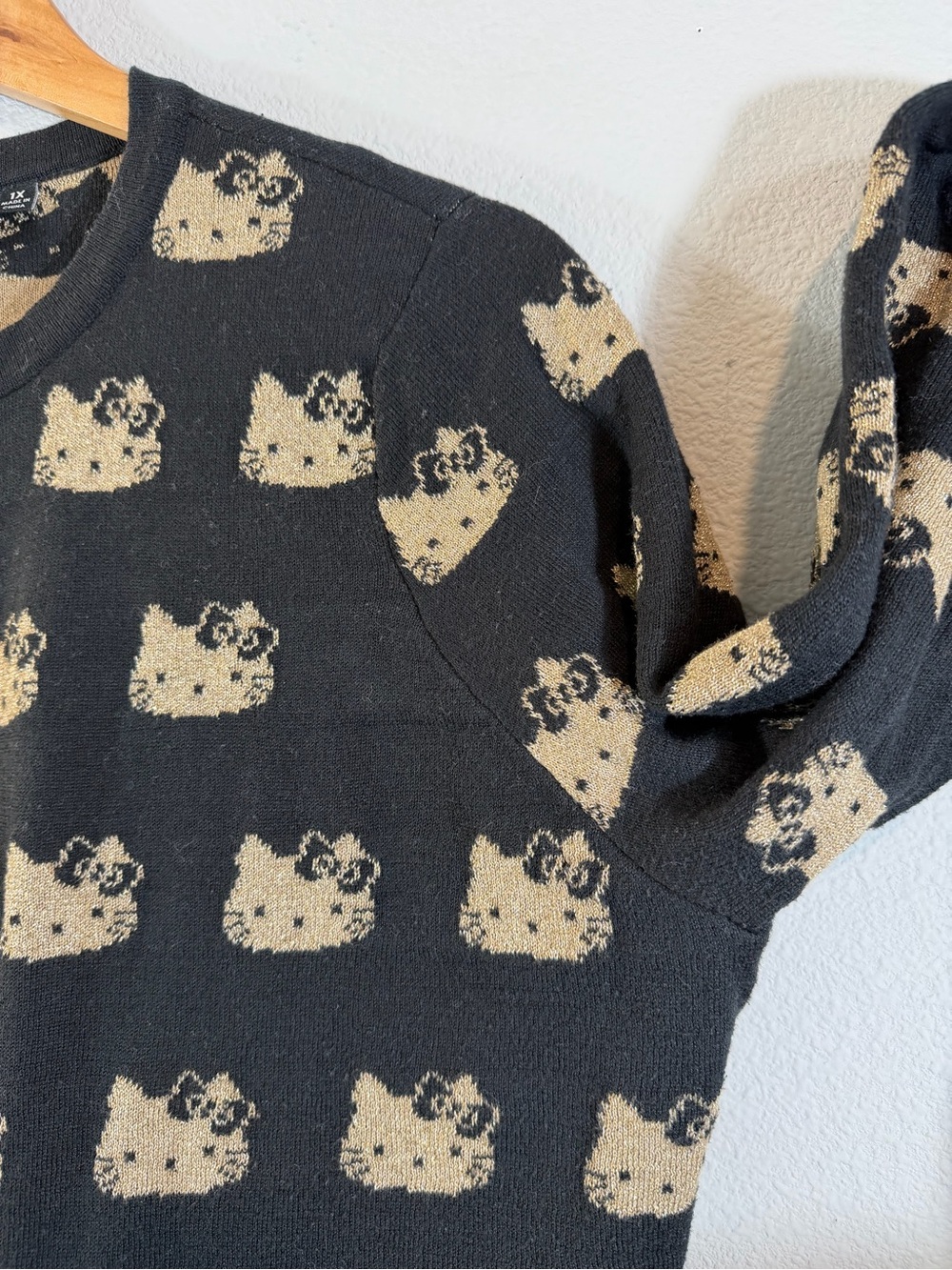 ModCloth x Hello Kitty Kawaii Icon Cardigan Size 1X Black Metallic Gold Logo - Picture 8 of 11